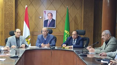 ياسر محمود يترأس اجتماعًا موسعًا لتأكيد الانضباط وتطوير التعليم بالقليوبية