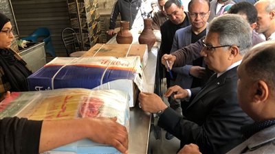 محافظ الدقهلية يتفقد سوق كفر البدماص بالمنصورة ويشدد على رفع كافة الإشغالات