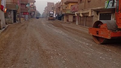 محافظ الجيزة يتابع أعمال رصف وتطوير طريق المنوات بمركز ومدينة أبو النمرس