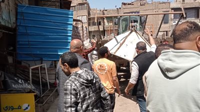 إزالة 55 تندة مخالفة ورفع إشغالات مكثفة بشرق شبرا الخيمة