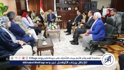 محافظ بني سويف يبحث مع فريق الدعم الفني تعزيز التنمية واللامركزية