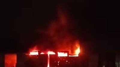 حريق هائل يلتهم مخزن جاملون بالقناطر الخيرية والحماية المدنية تدفع بـ10 سيارات إطفاء