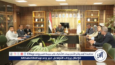 جامعة أسيوط تناقش تطوير آليات التسويق الإلكتروني وتنظم ندوة حول المعاملة النفسية التربوية للطلاب 