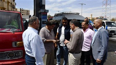 محافظ أسوان يضبط إيقاع منظومة الوقود.. رقابة مشددة ومنع أي تجاوزات بمحطات التموين