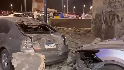 صادر له قرار هدم.. تفاصيل العقار المتسبب في تهشم سيارتين في الإسكندرية