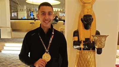 نور أشرف يتوج بلقب بطولة العالم للقوة البدنية 