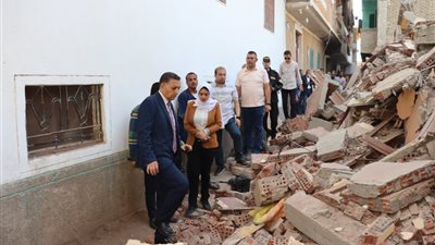 محافظ القليوبية يتفقد موقع انهيار منزل بكفر الحمام ويوجه بسكن مؤقت ولجنة هندسية عاجلة