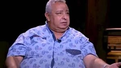 الفنان سيد الطيب يفتح النار على 