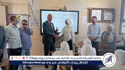 بعد واقعة «كيس الفول».. وكيل تعليم بني سويف يلتقي طالبة إهناسيا الثانوية لدعمها معنويًا 