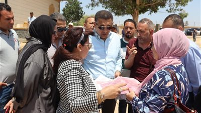 محافظ القليوبية يتابع إنشاء سور أرض جمعية النصر بالخانكة