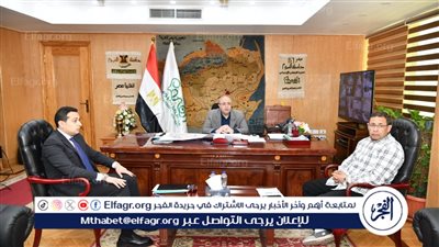 محافظ الفيوم يناقش مع 