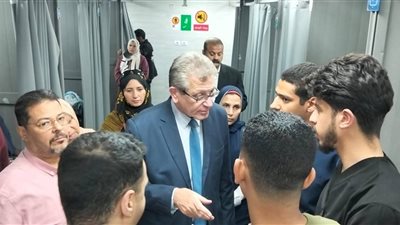 إحالة أطباء متغيبين بمستشفيات جامعة بنها للتحقيق خلال جولة مفاجئة
