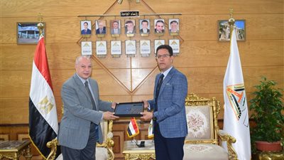 جامعة بنها وصندوق دعم الغزل والمنسوجات يوقعان بروتوكول تعاون لتعزيز ربط التعليم بالصناعة