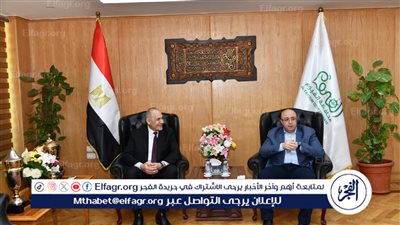 محافظ الفيوم ورئيس الجهاز التنفيذي لتعليم الكبار يبحثان آليات تعزيز التعاون المشترك