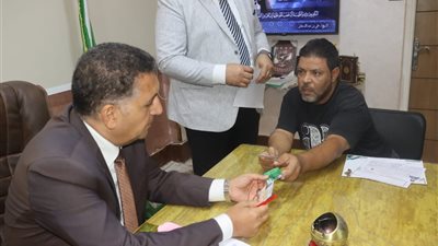 قرارات فورية من محافظ القليوبية خلال لقاء كفر شكر.. دعم للأسر وذوي الهمم وحلول عاجلة لشكاوى المواطنين
