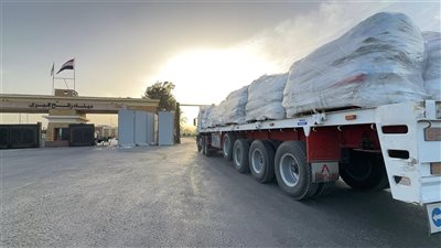 3 آلاف طنًا من المساعدات.. الهلال الأحمر يطلق قافلة «زاد العزة» 194 