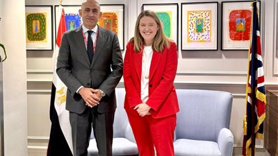 عبداللطيف يبحث مع وزيرة المعايير المدرسية بالمملكة المتحدة تعزيز التعاون في معايير التعليم وجودة المدارس