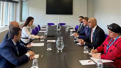 عبداللطيف يبحث مع نظيره الأذربيجاني تعزيز التعاون المشترك وتبادل الخبرات في مجال التعليم