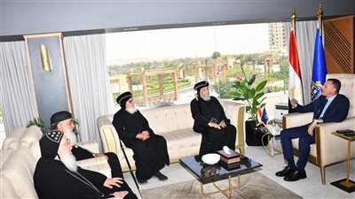 روح المحبة تجمع أبناء الوطن.. أقباط أسوان يهنئون المحافظ بعيد الأضحى