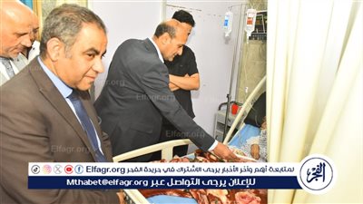 محافظ أسيوط يواصل جولاته الميدانية بالمستشفيات لتوزيع الهدايا والعيديات للمرضى 