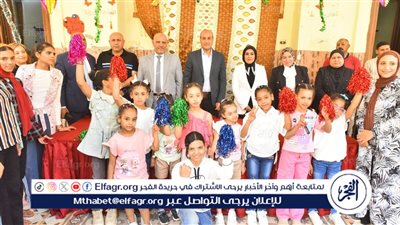 محافظ أسيوط يشارك الأيتام فرحة العيد لتوزبع الهدايا والعيديات عليهم 
