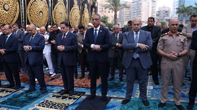 محافظ الجيزة يؤدي صلاة عيد الأضحى بساحة مسجد مصطفى محمود ويتبادل التهاني مع المواطنين