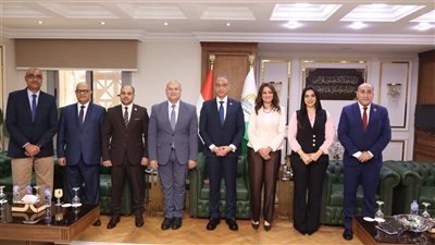 محافظ الجيزة يتبادل التهانى مع أعضاء مجلسى النواب والشيوخ بمناسبة عيد الأضحى المبارك