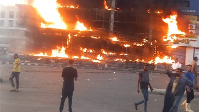 حريق محدود بواجهة مطعم في العبور.. والمحافظ يتابع الموقف