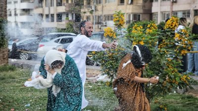 العيد فرحة بين الأشجار والمسطحات الخضراء.. الحدائق العامة مقصد الأسر للاحتفال بعيد الأضحى